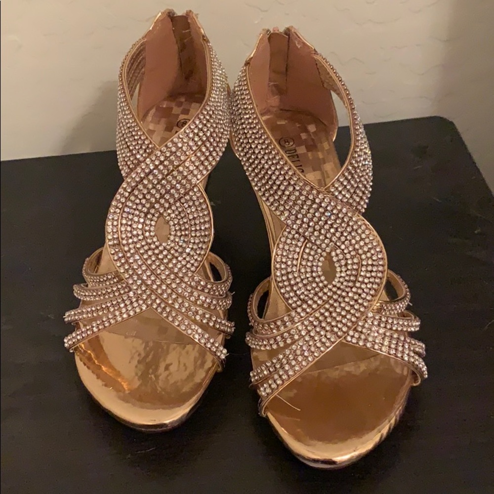 Size 8 gold dress shoes.